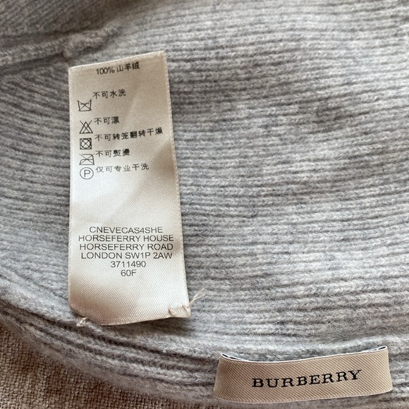 Burberry Cashmere Beanie Skull cap hat - Picture 6 of 6